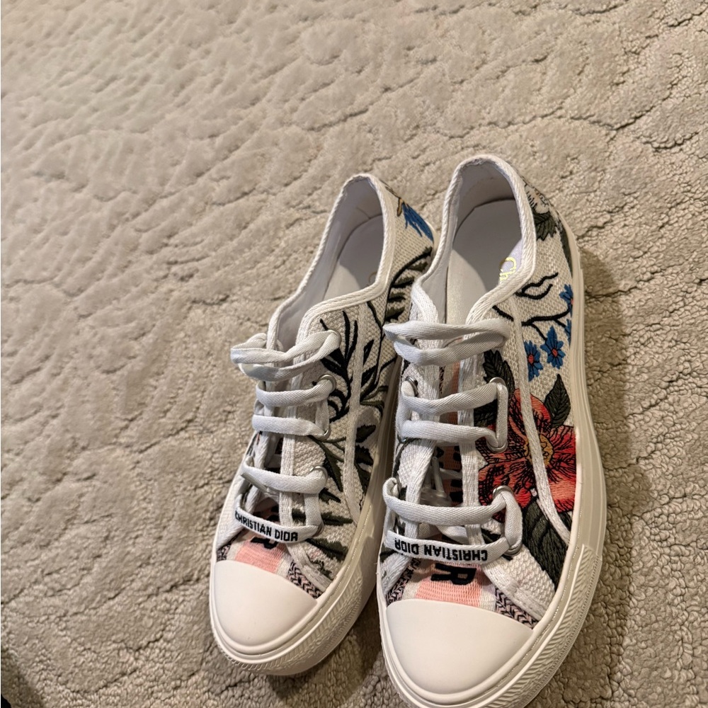 Women's Floral Sneakers - White, Red, and Blue